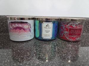 lot 110 image: Lot 3 Scented Candles Bath Body Works White Barn Slatkin Co