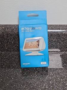lot 113 image: Amazon Echo Show 5 Adjustable Stand White