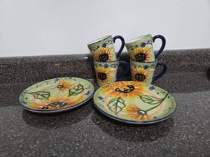 lot 117 image: Sunflower Ceramic 2 plates and 4 cups