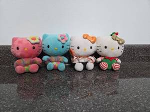 lot 123 image: Hello Kitty Plush Figures Lot of 4 Small Stuffed Toys