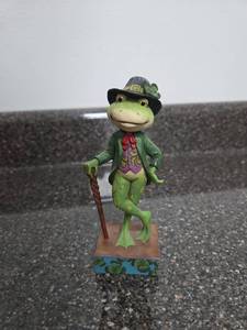 lot 136 image: Jim Shore Heartwood Creek Go Green Frog Figurine 4051398