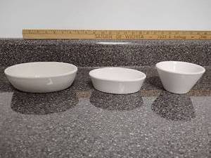 lot 165 image: Tuxedo 3-Piece Dish Set Made in China