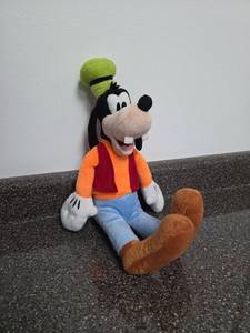 lot 172 image: 17 inch Goofy Plush Stuffed Character Doll Figure