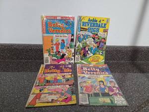 lot 174 image: Archie Comics Group 4-Comic Lot Betty Veronica Riverdale High Betty and Me
