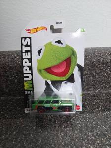 lot 180 image: Hot Wheels Disney The Muppets Kermit the Frog Classic Nomad GDG83