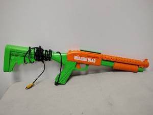 lot 6 image: The Walking Dead Video game toy gun