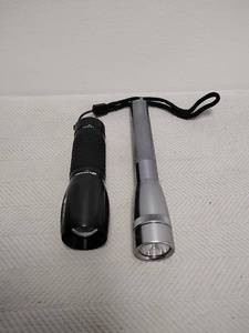lot 78 image: 2 Flashlights BLUXPRO LP330 Mini-Magli LED