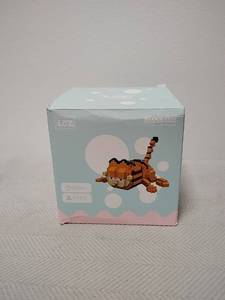 lot 114 image: LOZ Diamond Block Building Set 680 Pieces Ages 14