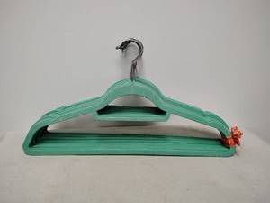 lot 142 image: Green Clothes felt Hangers with Metal Hook 13-Pack