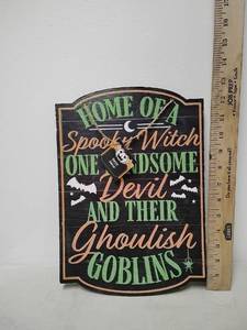 lot 170 image: Home of a Spooky Witch Wall Sign Halloween Decor