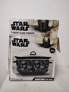 lot 180 image: Star Wars 7-Quart Slow Cooker Mandalorian The Child