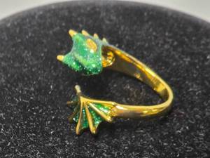 lot 53 image: Green dragon ring