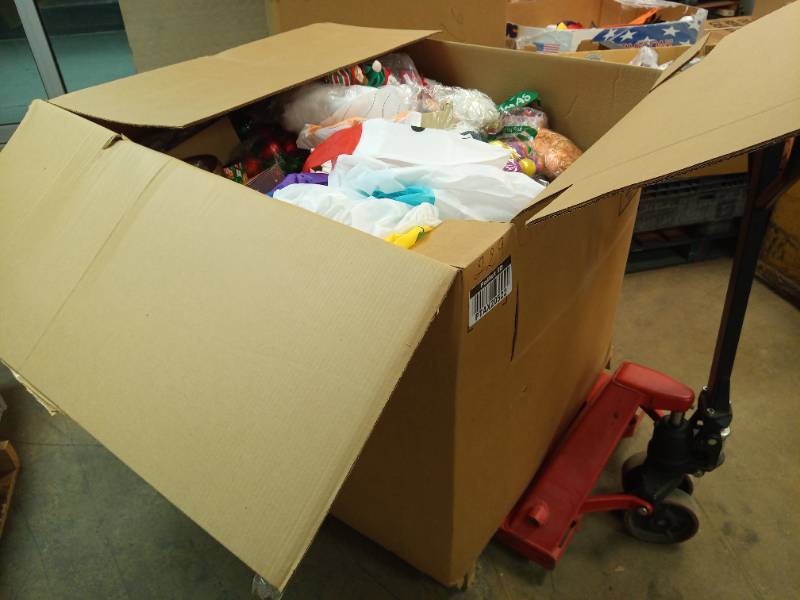 lot 21 image: Huge Resale Value 4 x 40 x 37 Mixed Holiday Gaylord  Pallet, Great investment for many sales - Retail $1,000