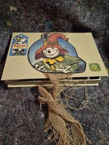 lot 4 image: Oz Scarecrow Themed Box with Decorative Stamp Embellishments Set