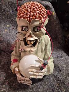 lot 9 image: Prof. Mad Anatomical Brain Monster Figure with Wired Parts