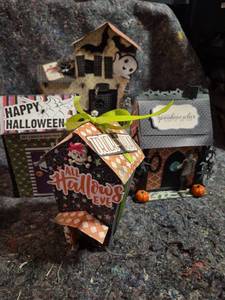 lot 17 image: Lot 4 Decorative Haunted House Theme PaperCard Stock Boxes