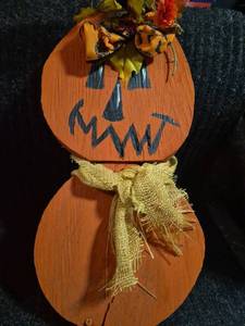 lot 72 image: Wooden Pumpkin Scarecrow Decoration Two-Piece 20 inches