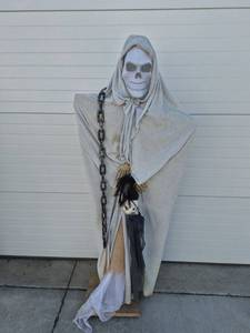 lot 93 image: Halloween Skeleton Grim Reaper Decorative Figure with Chain