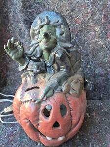 lot 101 image: Animated Witch in Pumpkin Figurine Light Decoration