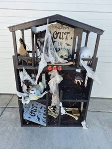 lot 108 image: Halloween Haunted House Decoration Display with Figures and Accessories