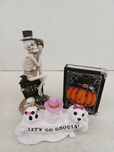 lot 12367 image: Halloween Decor Lot