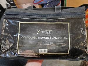 lot 8120 image: Jo Mousselli XTREME LASHES CONTOURED MEMORY FOAM PILLOW
