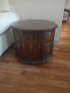 lot 909 image: Octagon Side Table. 22 x 25 x 25