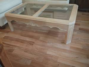 lot 917 image: Glass Top Coffee Table.  14 x 32 x 50