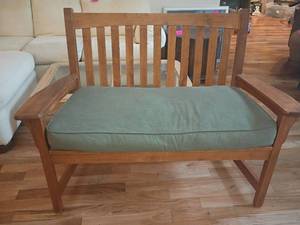 lot 918 image: Wooden Bench with Cushion. 40 x 43 x 19