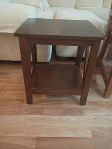 lot 920 image: Small Side Table.  22 x 20 x 18