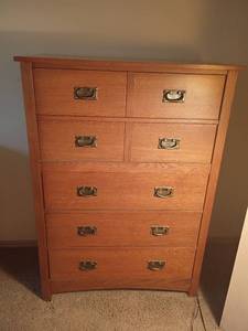 lot 927 image: Bassett Furniture Chest of Drawers.  5 Drawers.  57 x 36 x 19