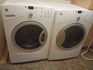 lot 949 image: GE Washer and Dryer Set.  42 x 27 x 28 each