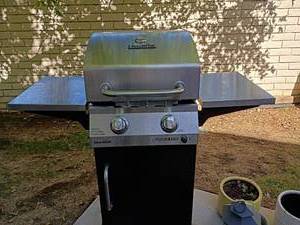 lot 967 image: Char Broil Performance Grill with Cover