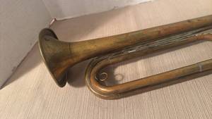 lot 1001 image: vintage brass bugle