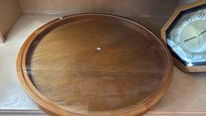 lot 1019 image: round wooden lazy Susan tray with a clear glass 24.5 inches in diameter and clock