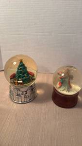 lot 1028 image: Holiday music box snow globes Santa and Christmas tree with train