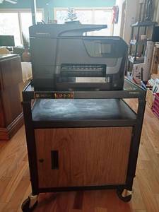 lot 1039 image: HP Office Desk Pro with Metal Stand with Bottom Storage and Key.  Stand is 30 x 24 x 18