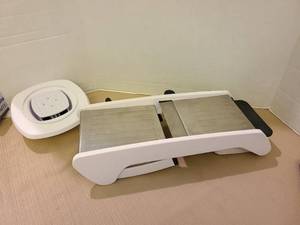lot 1211 image: White Slicer with  Blades and Finger Guard