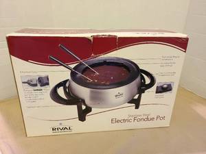 lot 1216 image: Rival Stainless Steel Electric Fondue Pot 3 Quart with 8 Forks