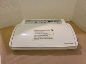 lot 1218 image: FoodSaver V2490 Vacuum Sealer with Auto and Manual Functions no accessories