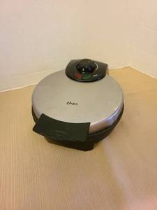 lot 1231 image: Oster CKSTWF2000 Waffle Maker