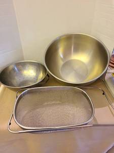 lot 1232 image: Bakers & Chefs 13 Qt mixing bowl, Colander and over sink  Strainer
