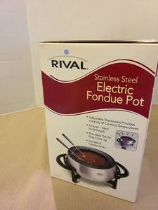 lot 1233 image: Rival Stainless Steel Electric Fondue Pot 3 Quart