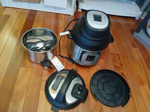 lot 1240 image: Instant Pot  air fryer comboDuo 60 v5 Electric Pressure Cooker 6 Quart 1000W