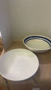 lot 1242 image: Large serving bowls