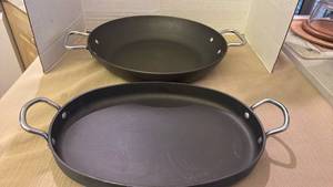 lot 1260 image: Calphalon oval roasting pan and commercial aluminum pan