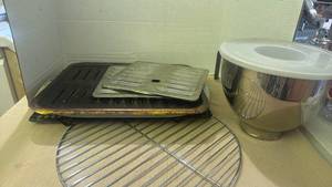 lot 1266 image: Kitchen aid mixing bowl with lid, cooling racks and more