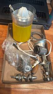 lot 1272 image: Vintage metal meat grinder and electric automatic juicer