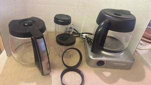 lot 1275 image: Kitchen aid coffee pot warmer, 2 coffee pots and more