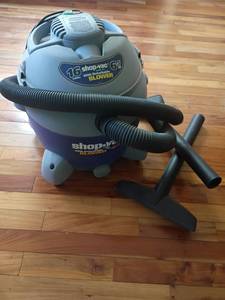 lot 1280 image: 16 Gallon Shop Vac with attachments